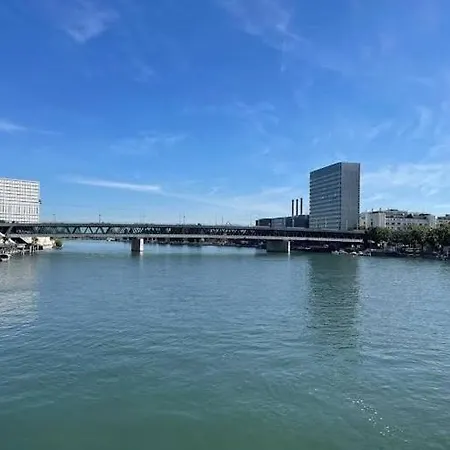 Comfortable 4 Minutes Walk To Basel Shared Maison d'hôtes