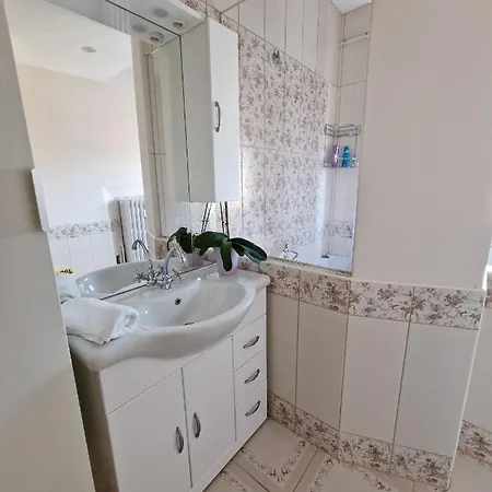 Comfortable 4 Minutes Walk To Basel Shared 게스트하우스 *
