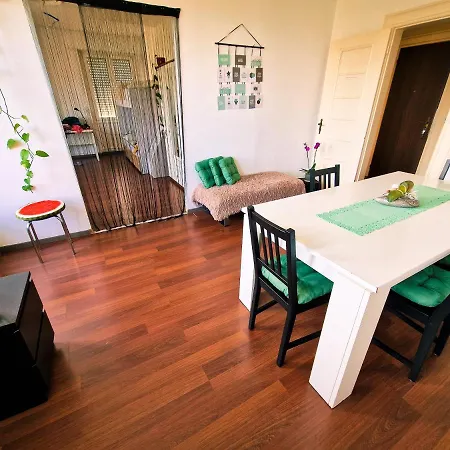 Comfortable 4 Minutes Walk To Basel Shared *